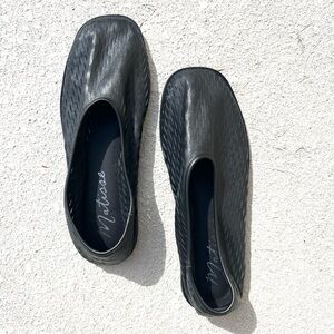 NWOT- MATISSE MULBERRY FLAT Perforated leather flat with squared toe.